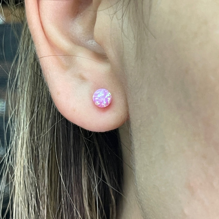 Compra online unos hermosos de aretes redondos con la piedra ópalo 💙 en Costa Rica 🇨🇷