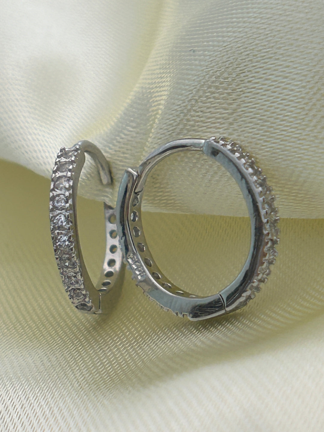 Huggies de Plata Brillantes