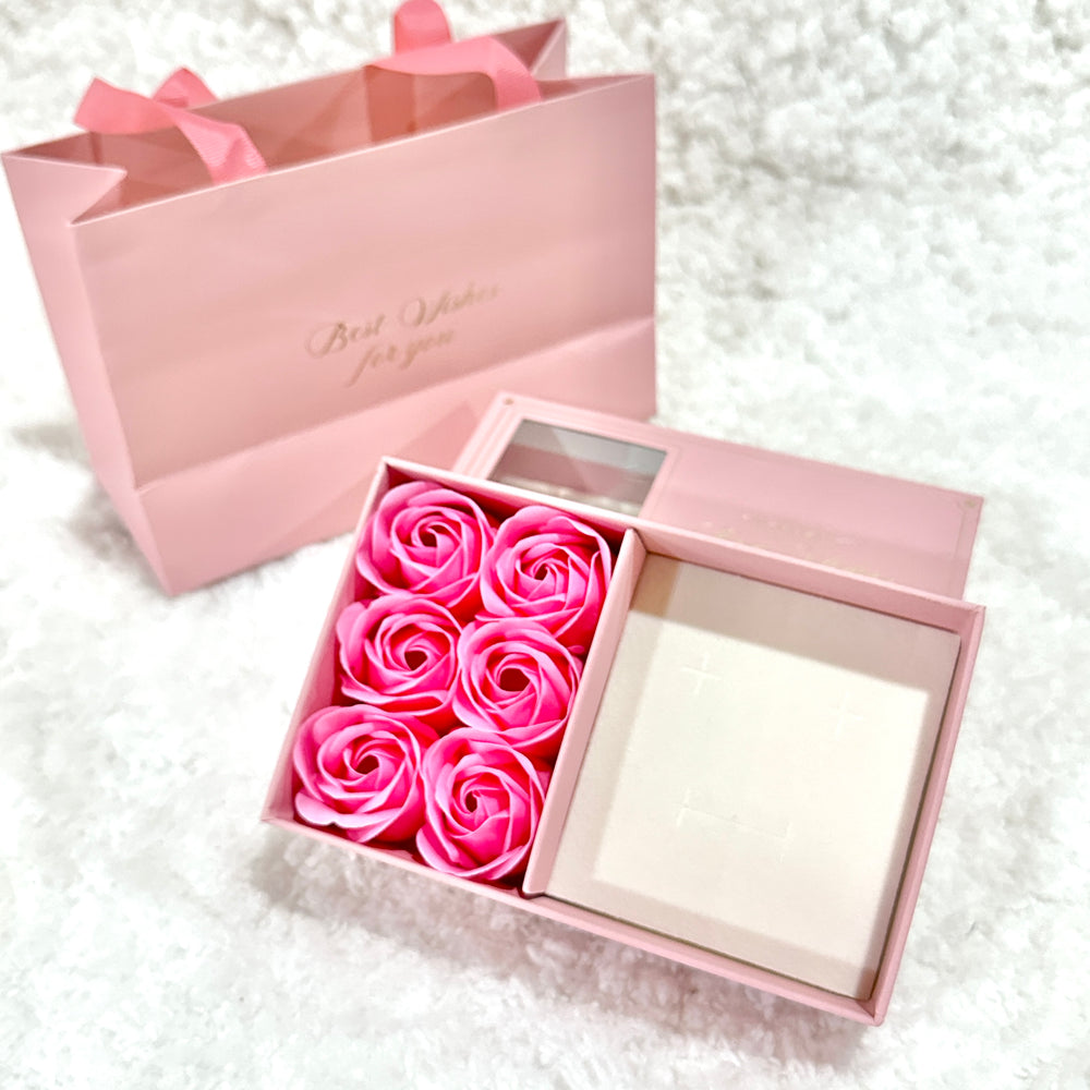 Compra en línea la caja de regalo rosada 🌹 con muchas rosas perfumadas en Costa Rica 🇨🇷