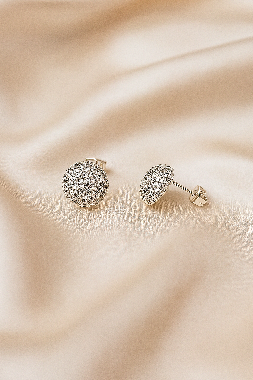 Aretes de Acero Plateado Media Esfera