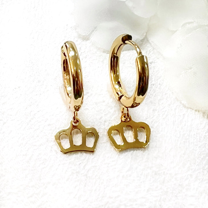 Huggies de Acero 👑 Corona Dorada