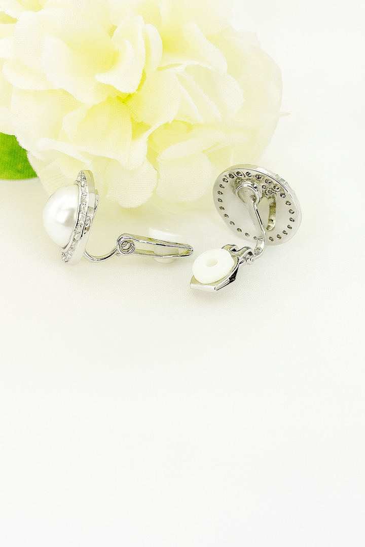 Aretes de Acero Prensa Plateada Perla Majestuosa