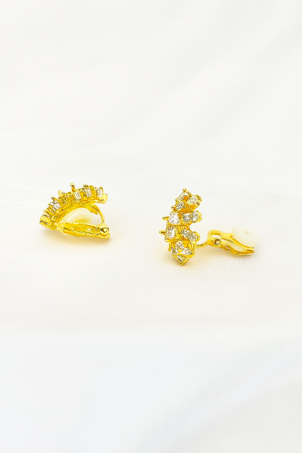 Aretes de Acero Prensa Dorada Saura