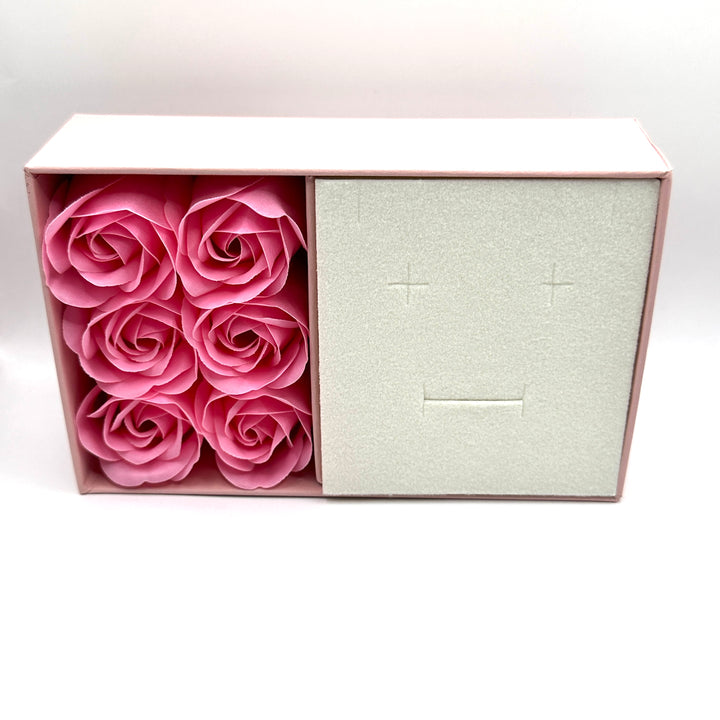 Compra en línea la caja de regalo rosada 🌹 con muchas rosas perfumadas en Costa Rica 🇨🇷