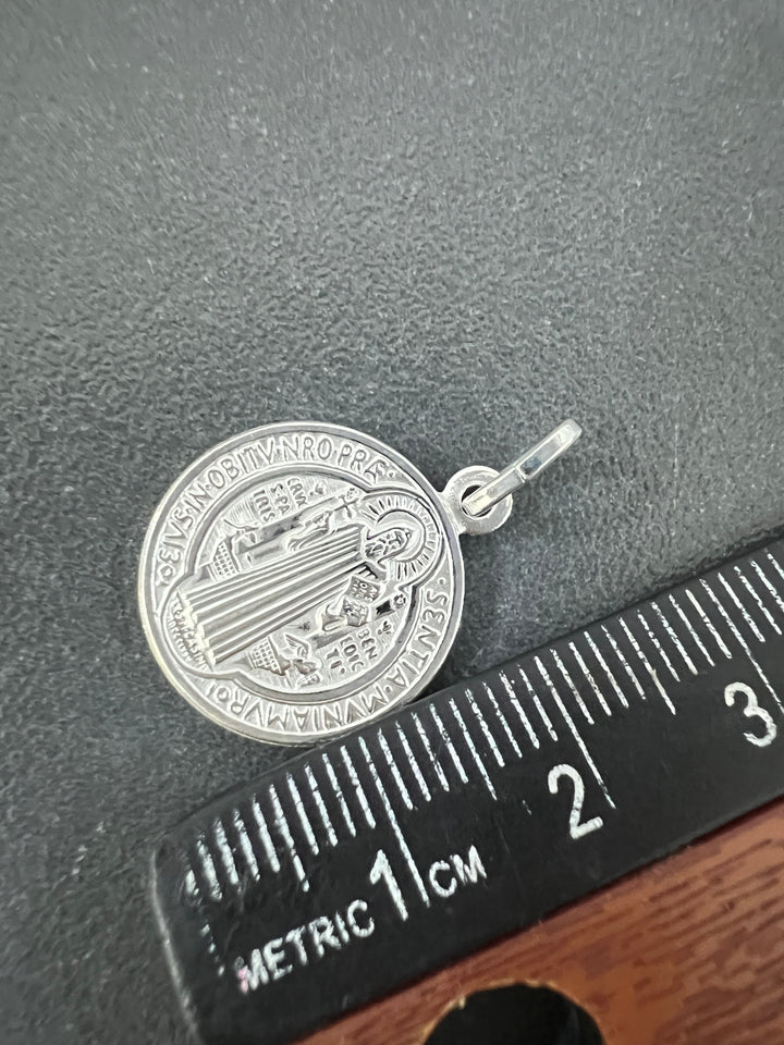 Dije San Benito 18MM Plata