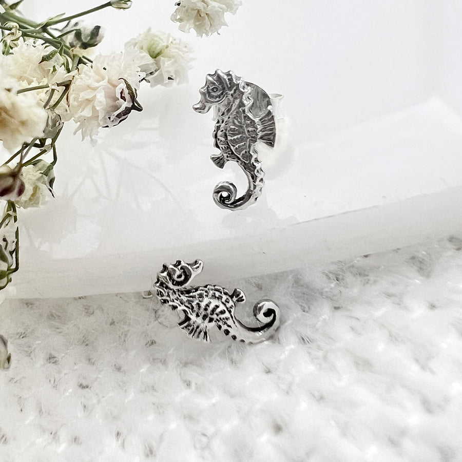 Compra online unos preciosos de aretes en forma de caballitos de mar