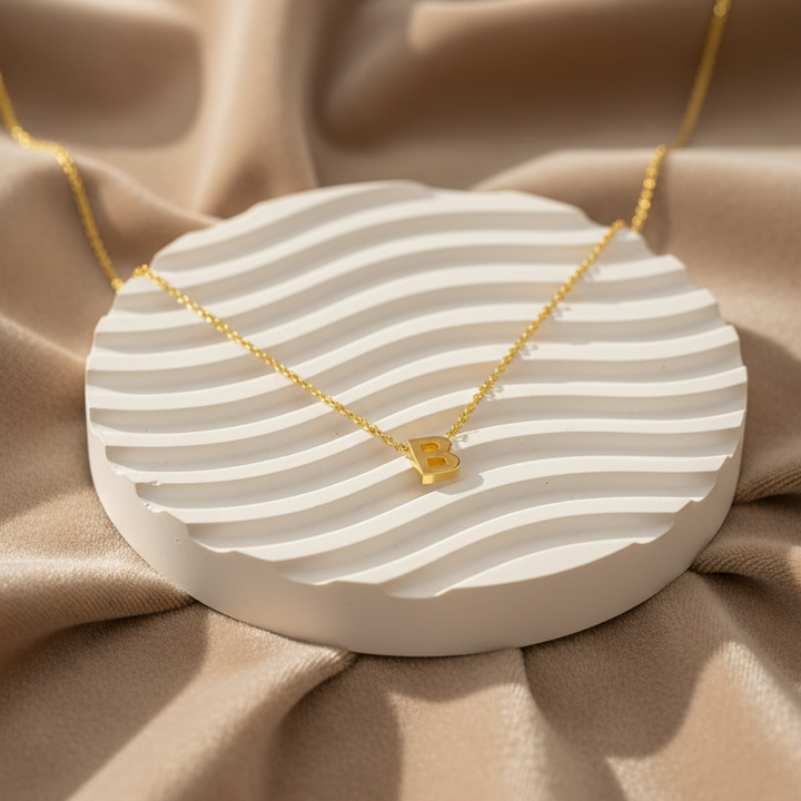 Collar Letra B