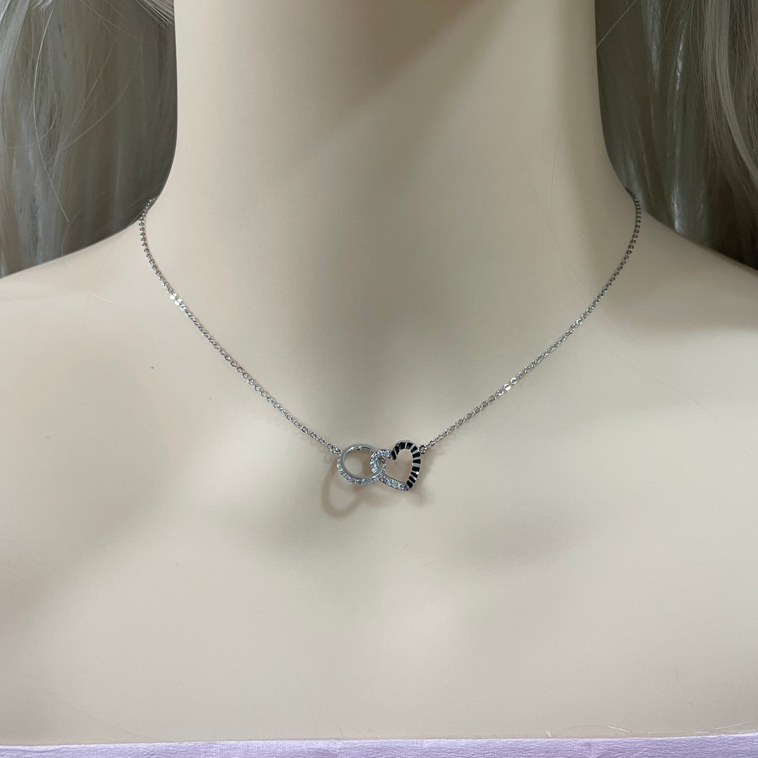 Collar de Acero Círculo y Corazón Plateada