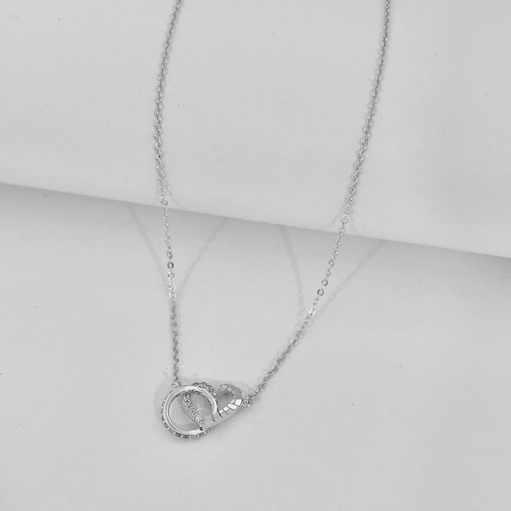 Collar de Acero Círculo y Corazón Plateada