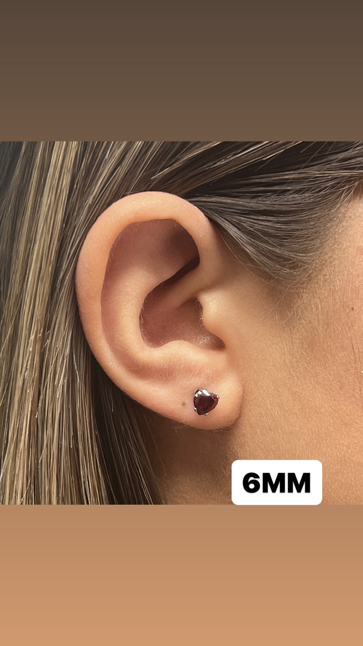 Aretes de Acero Corazón Rojo