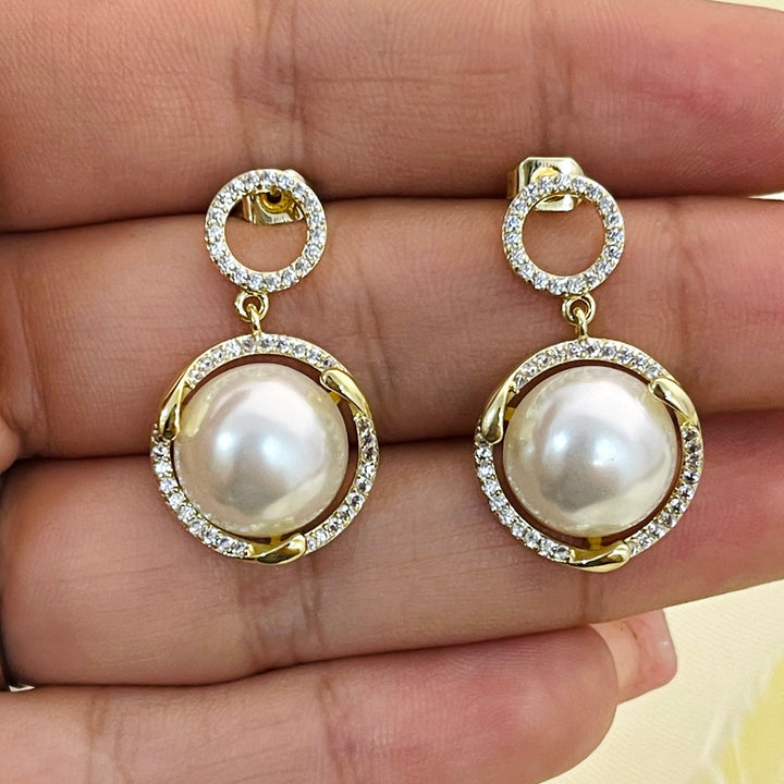 Aretes Dorados colgantes Perla