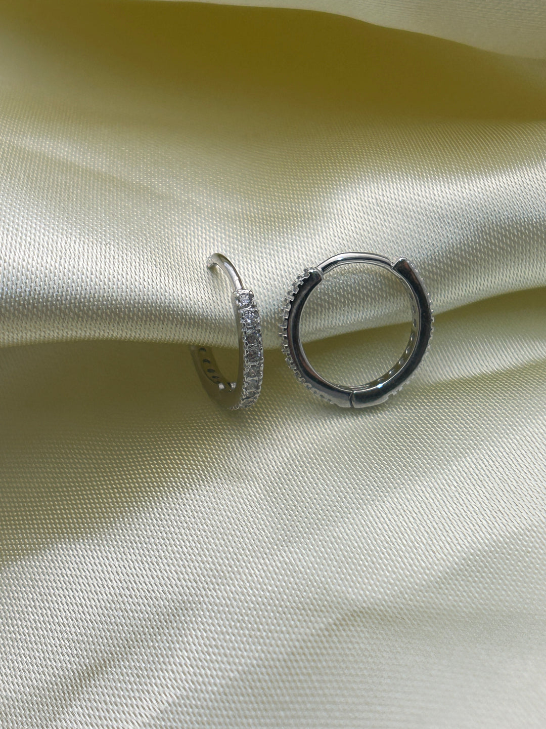 Huggies de Plata Brillantes