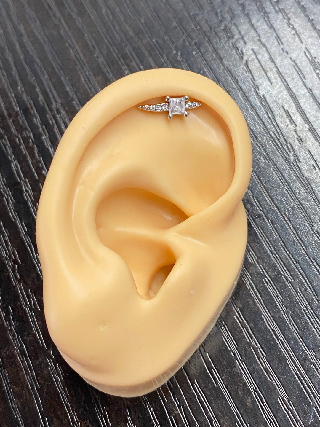 Arete Quirúrgico 💙 Recto Plateado