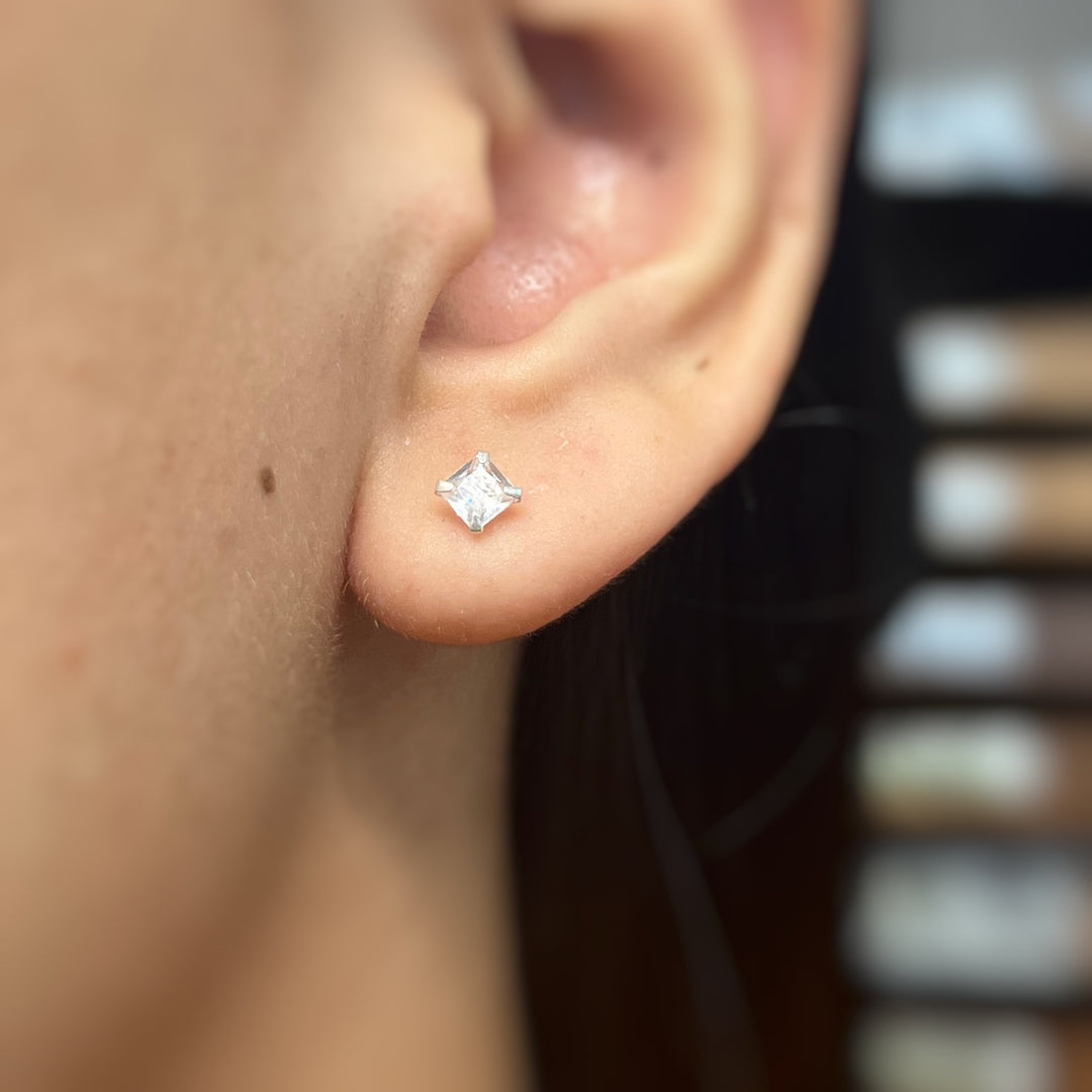 ▷ Aretes Chispas Cuadro Blanco 4MM | Nicola Joyería 🇨🇷