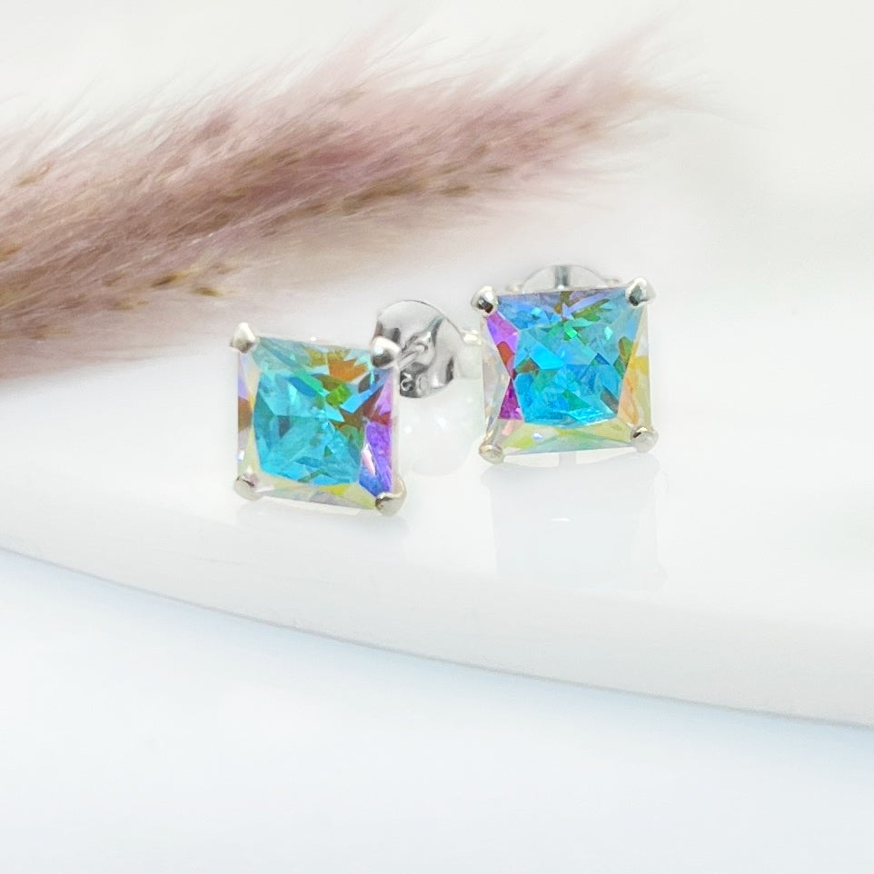 Aretes Chispas Cuadro Tornasol 7MM
