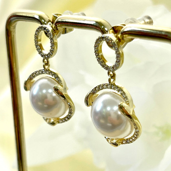 Aretes Dorados colgantes Perla