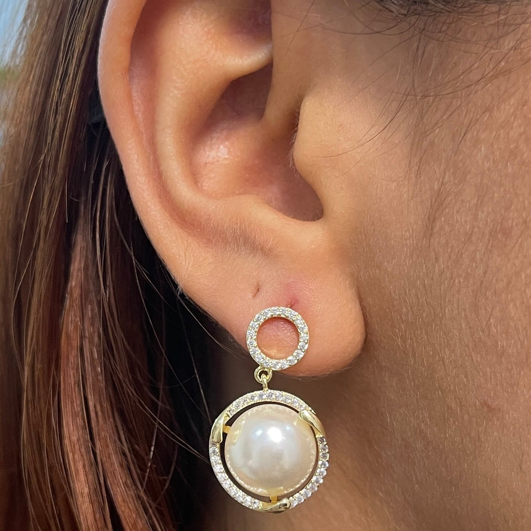 Aretes Dorados colgantes Perla