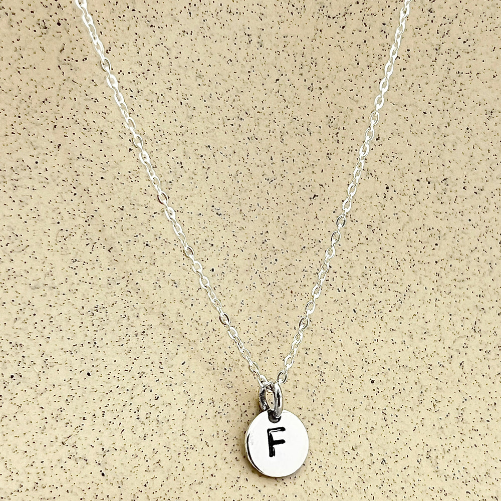 Collar de Plata con la letra F