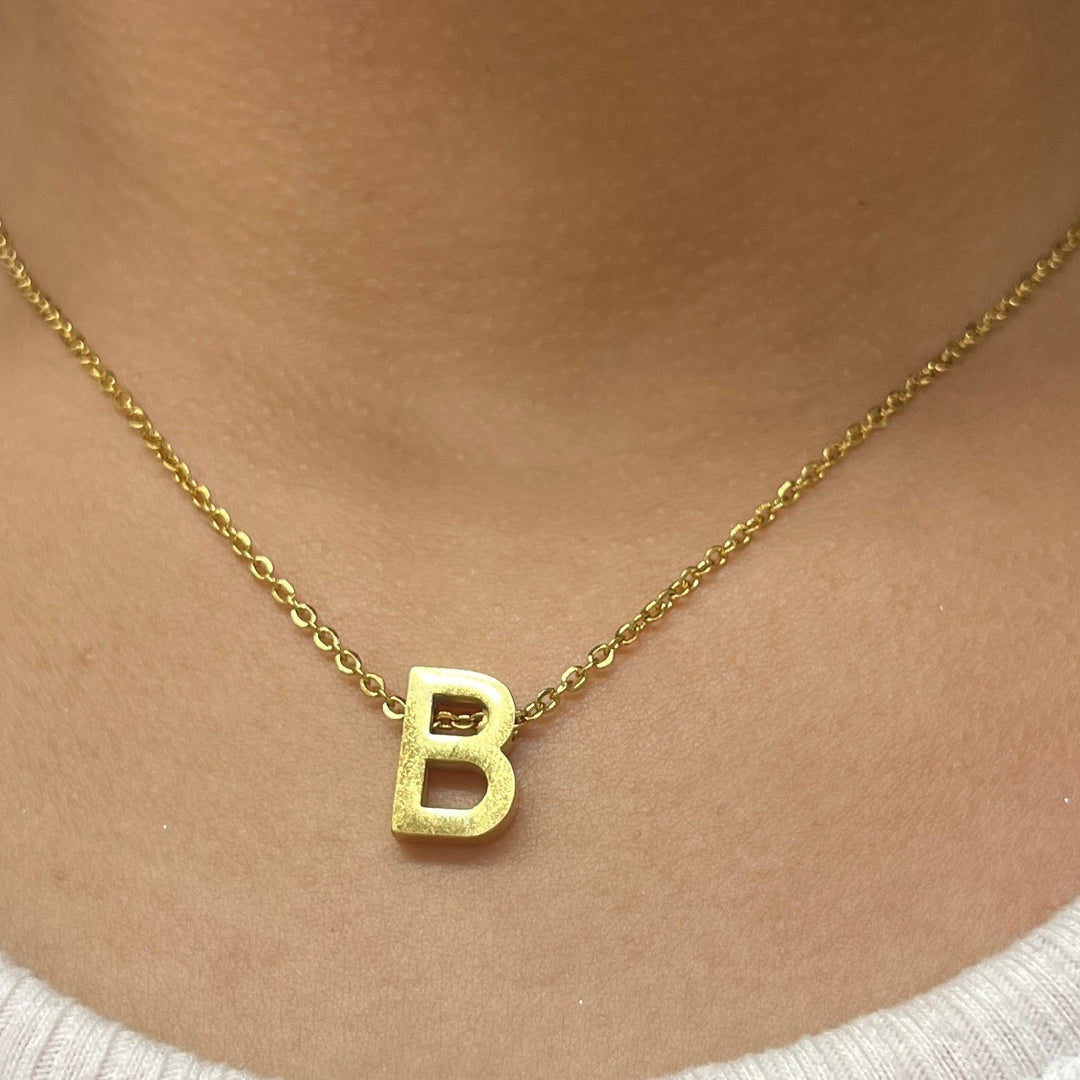 Collar Letra B