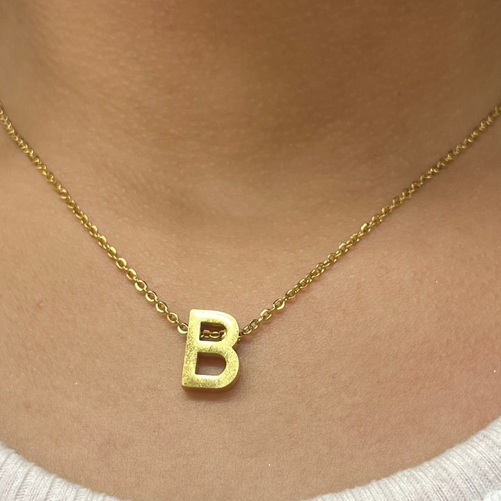 Collar Letra B