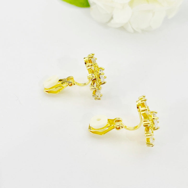 Aretes de Acero Prensa Flor Dorada