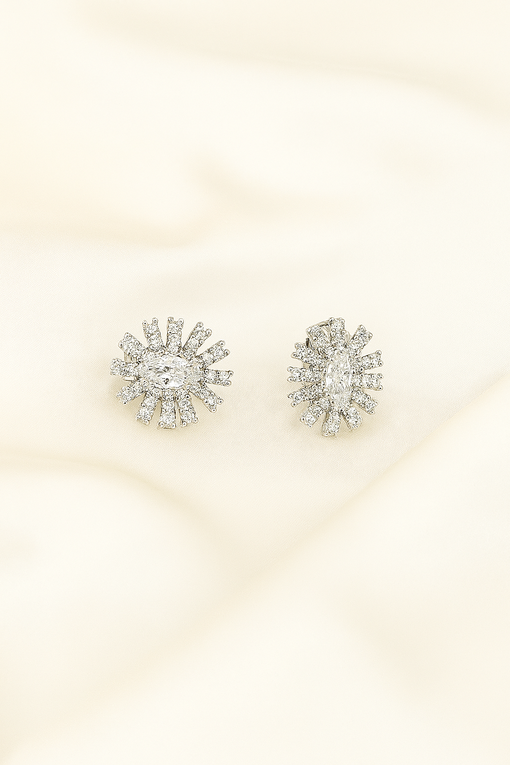 Aretes de Acero Prensa Plateada Saura