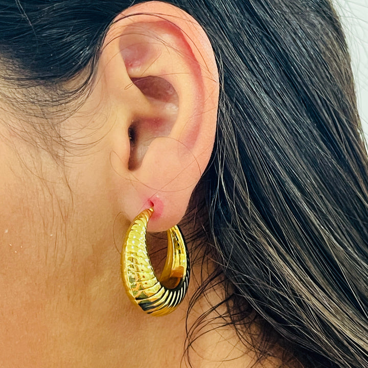 Aretes Acero Cachito Dorado ✨28 MM
