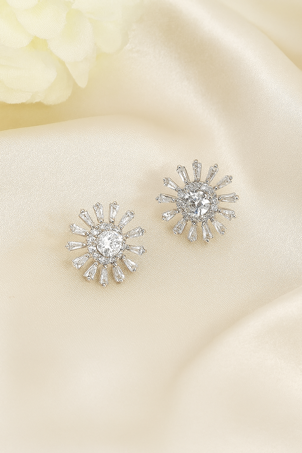 Aretes de Acero Prensa Flor Plateada