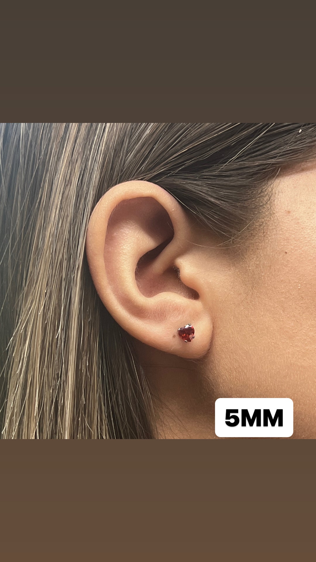 Aretes de Acero Corazón Rojo