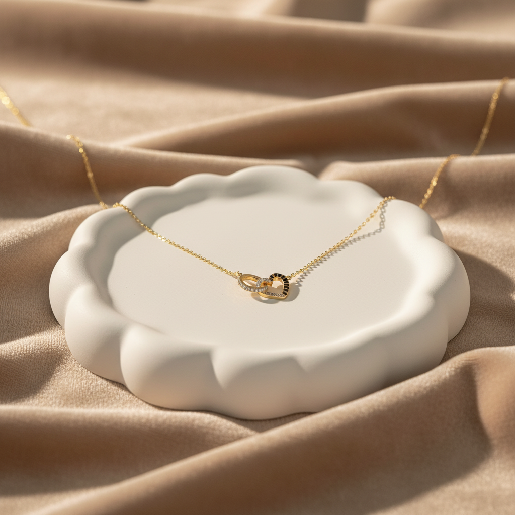 Collar de Acero Círculo y Corazón Dorada