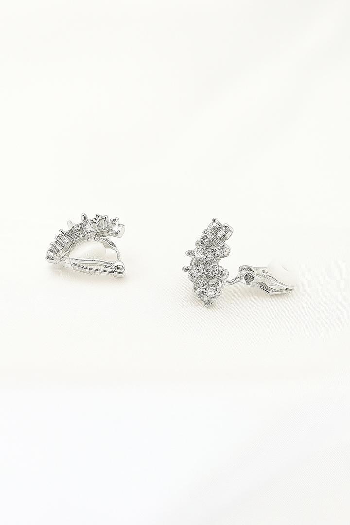 Aretes de Acero Prensa Plateada Saura