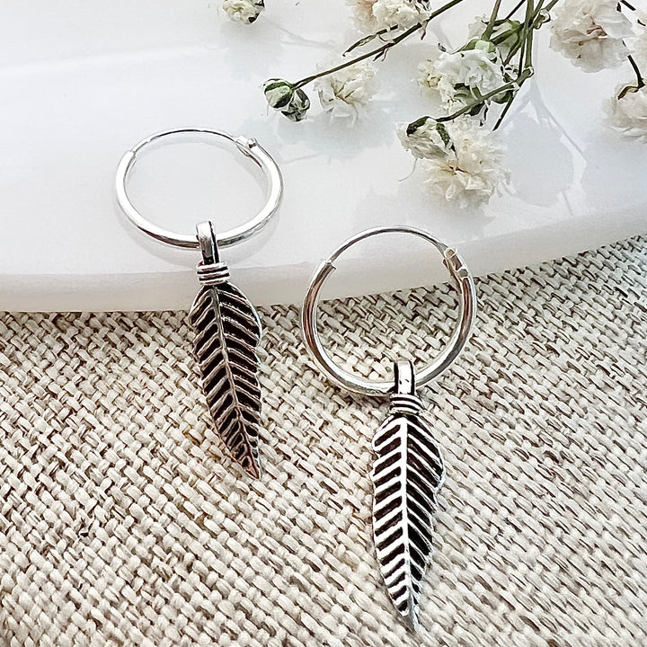 Compra online unas argollas pequeñas de plata con plumas en Nicola Joyería  ✔️ Envío en 48 horas ✔️ Alta Calidad ✔️ Costa Rica 🇨🇷 