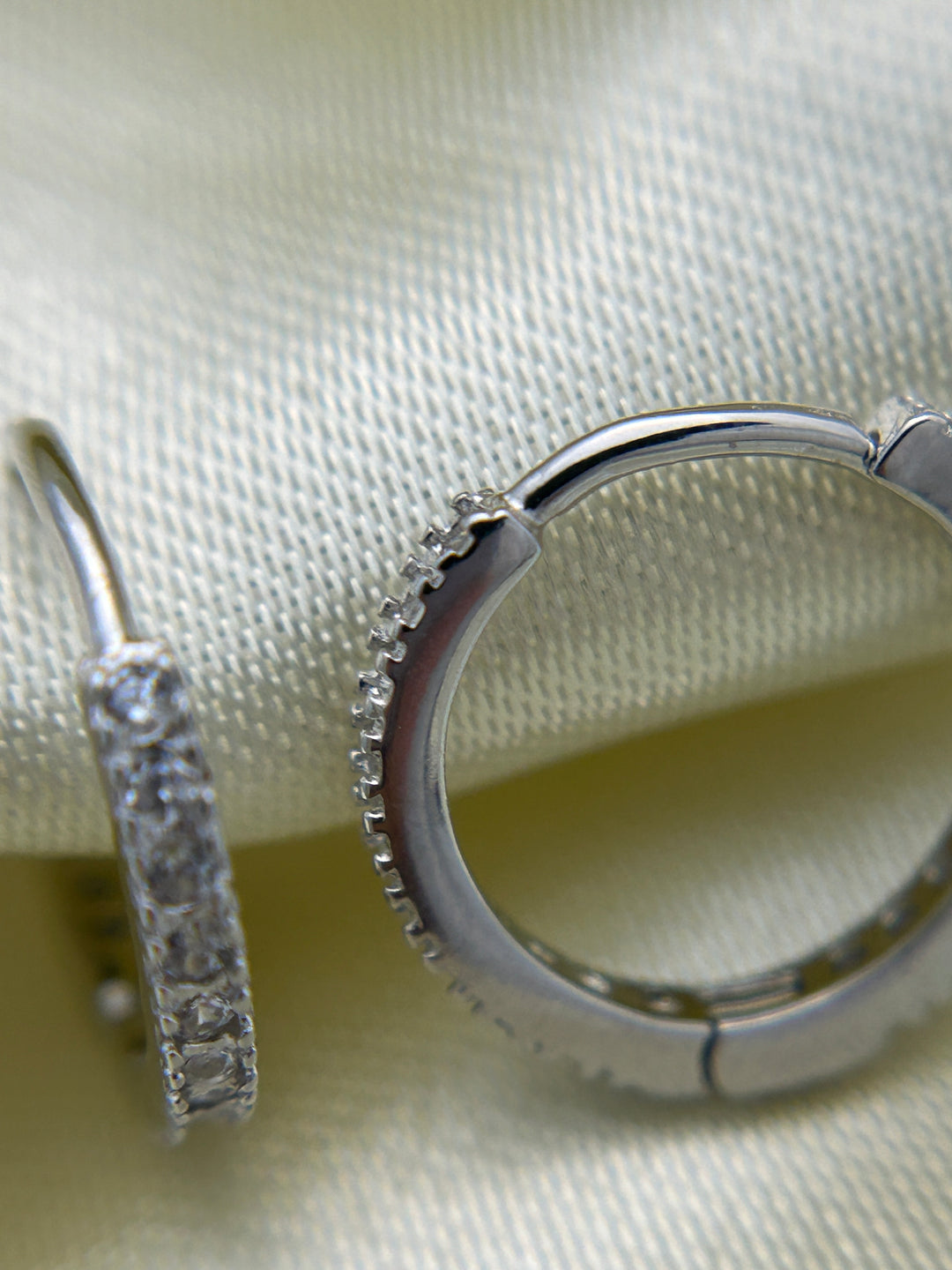 Huggies de Plata Brillantes