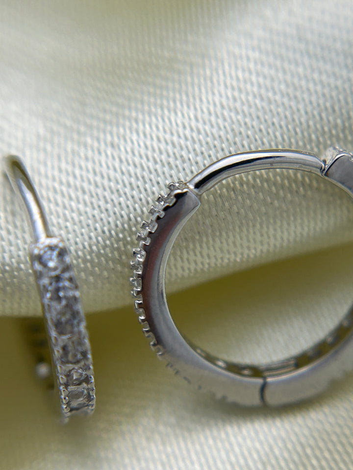 Huggies de Plata Brillantes