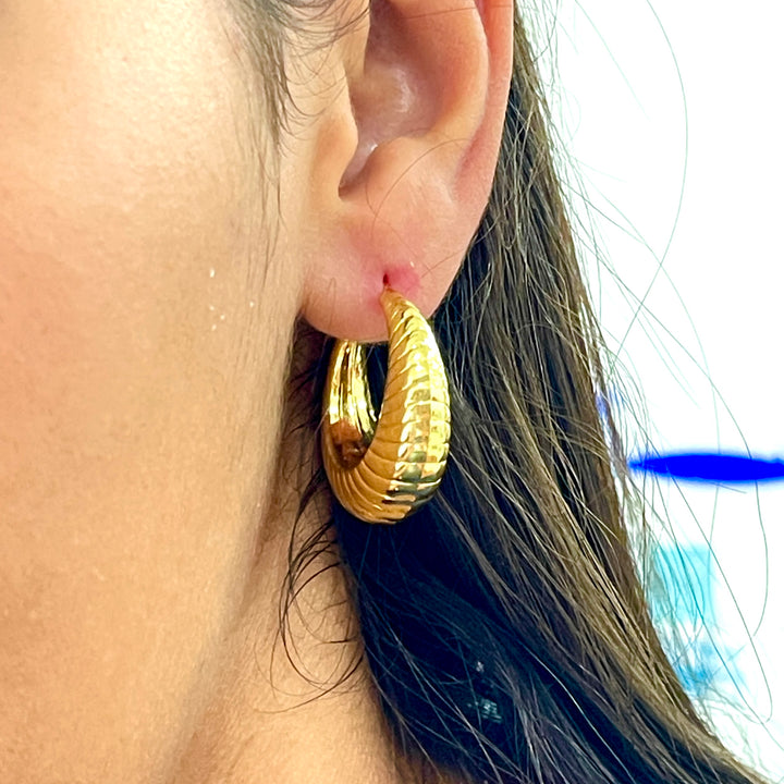 Aretes Acero Cachito Dorado ✨28 MM