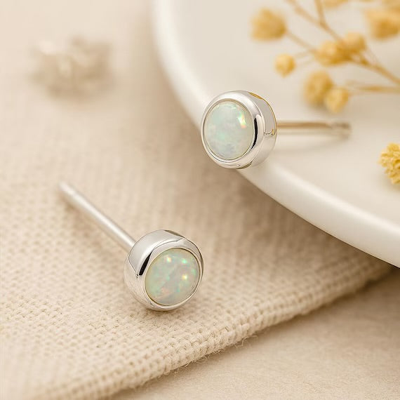 Aretes Ópalo Blanco Redondos 8MM ⚪️