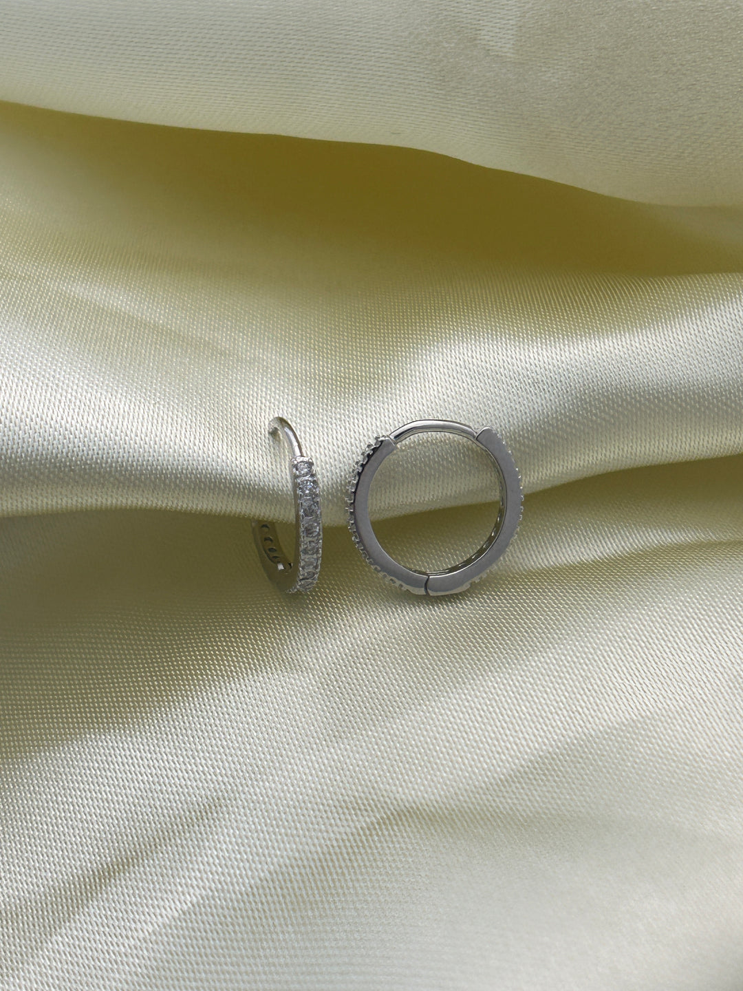 Huggies de Plata Brillantes