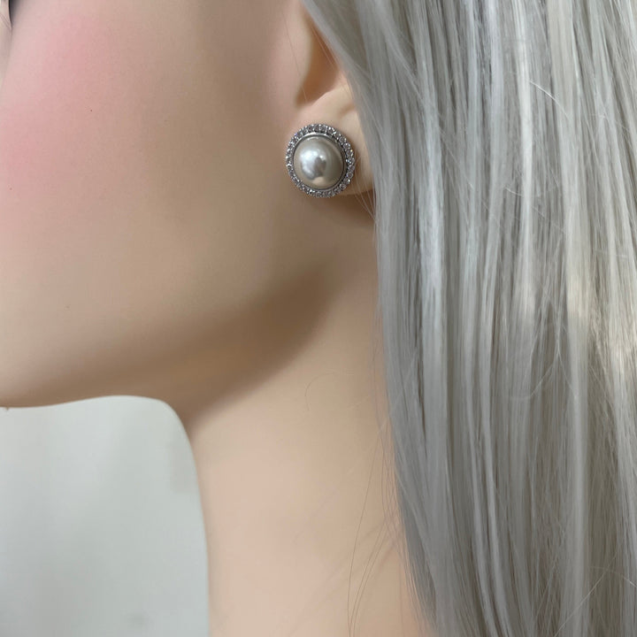 Aretes de Acero Plateado Perla Celestial