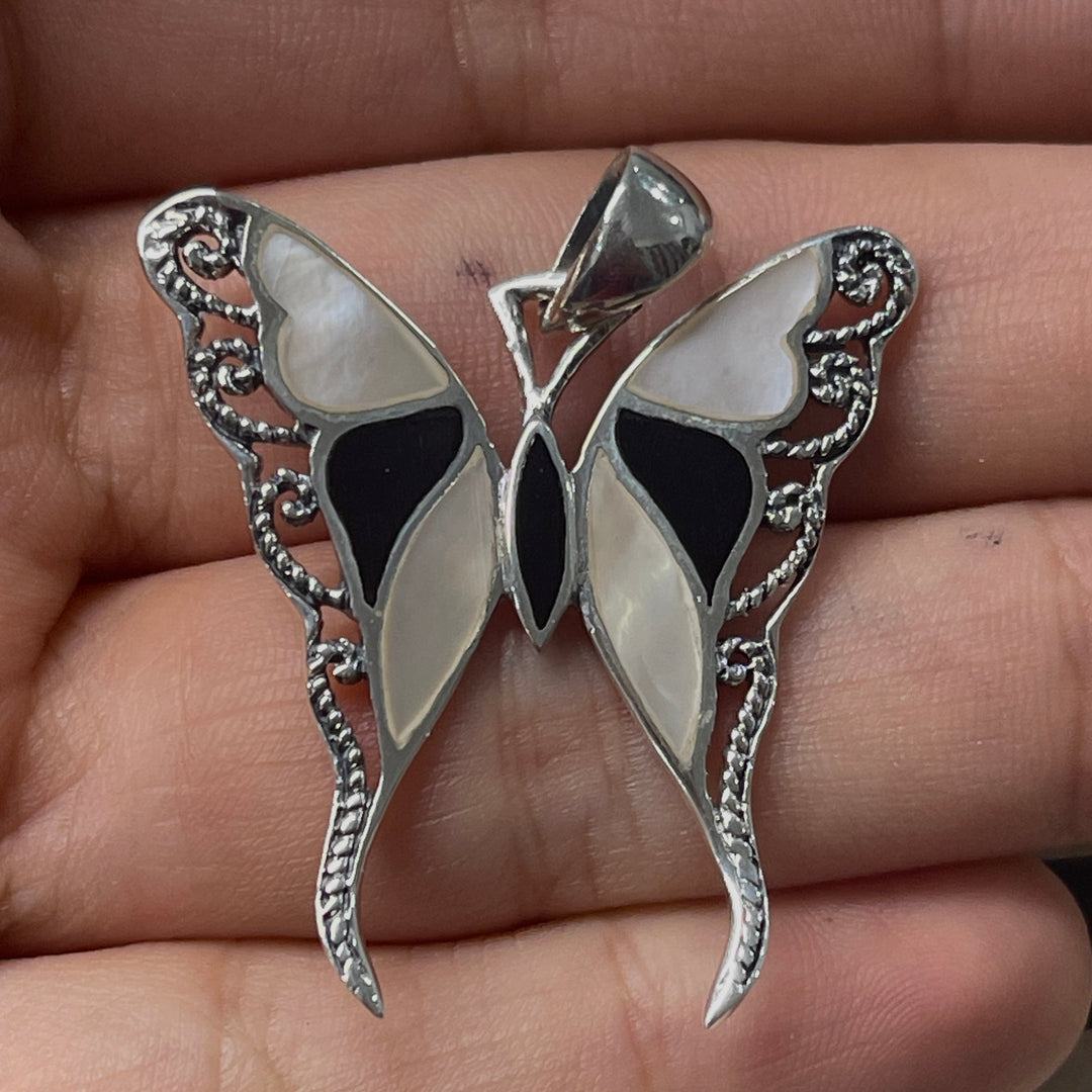 Dije de Plata Mariposa Madre Perla/ Ónix