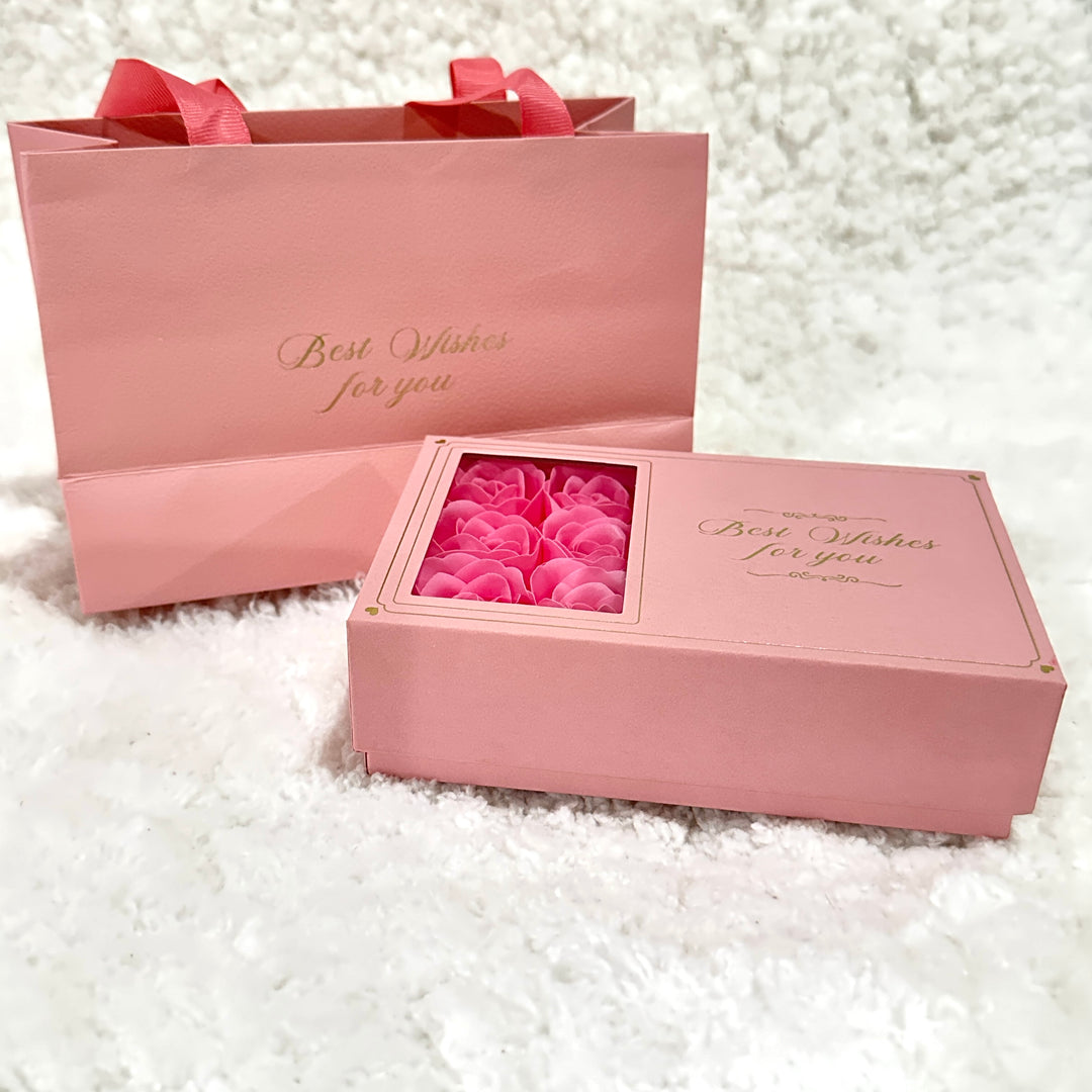 Compra en línea la caja de regalo rosada 🌹 con muchas rosas perfumadas en Costa Rica 🇨🇷