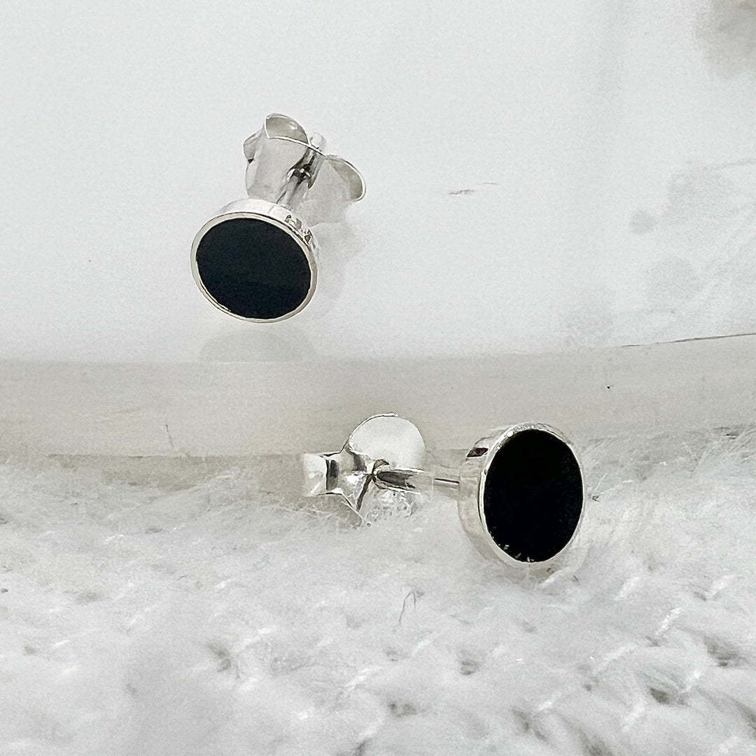 Aretes Ónix Redondos 5MM ⚫️