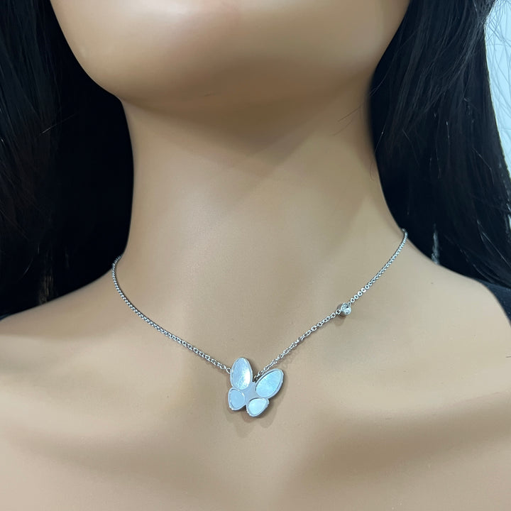 Gargantilla de Acero Alas de Seda Plateada🦋