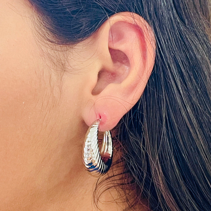 Aretes Acero Cachito Plateado ✨28 MM