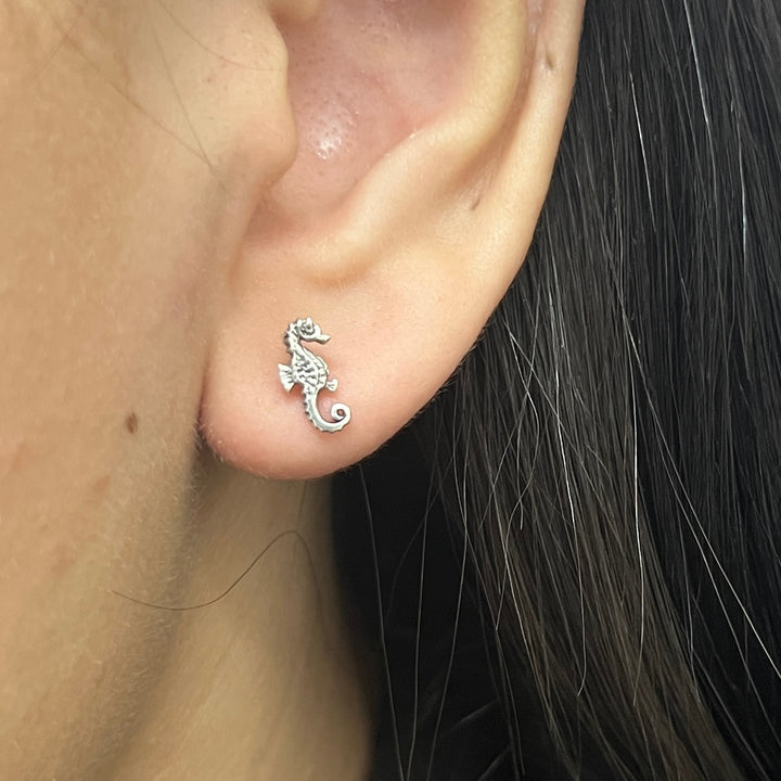 Compra online unos preciosos de aretes en forma de caballitos de mar