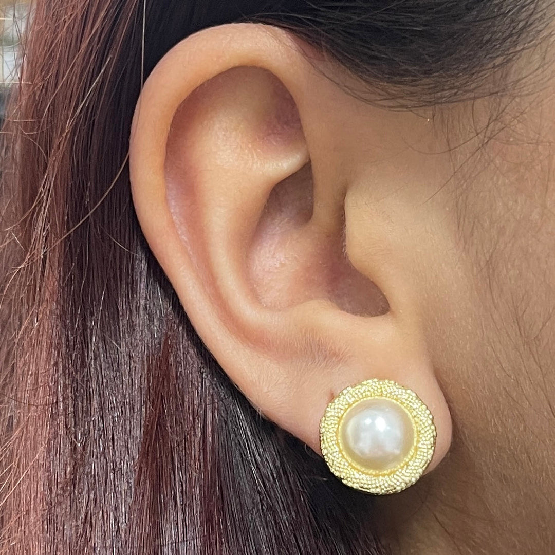 Aretes de Acero Prensa Dorada Perla Eterna