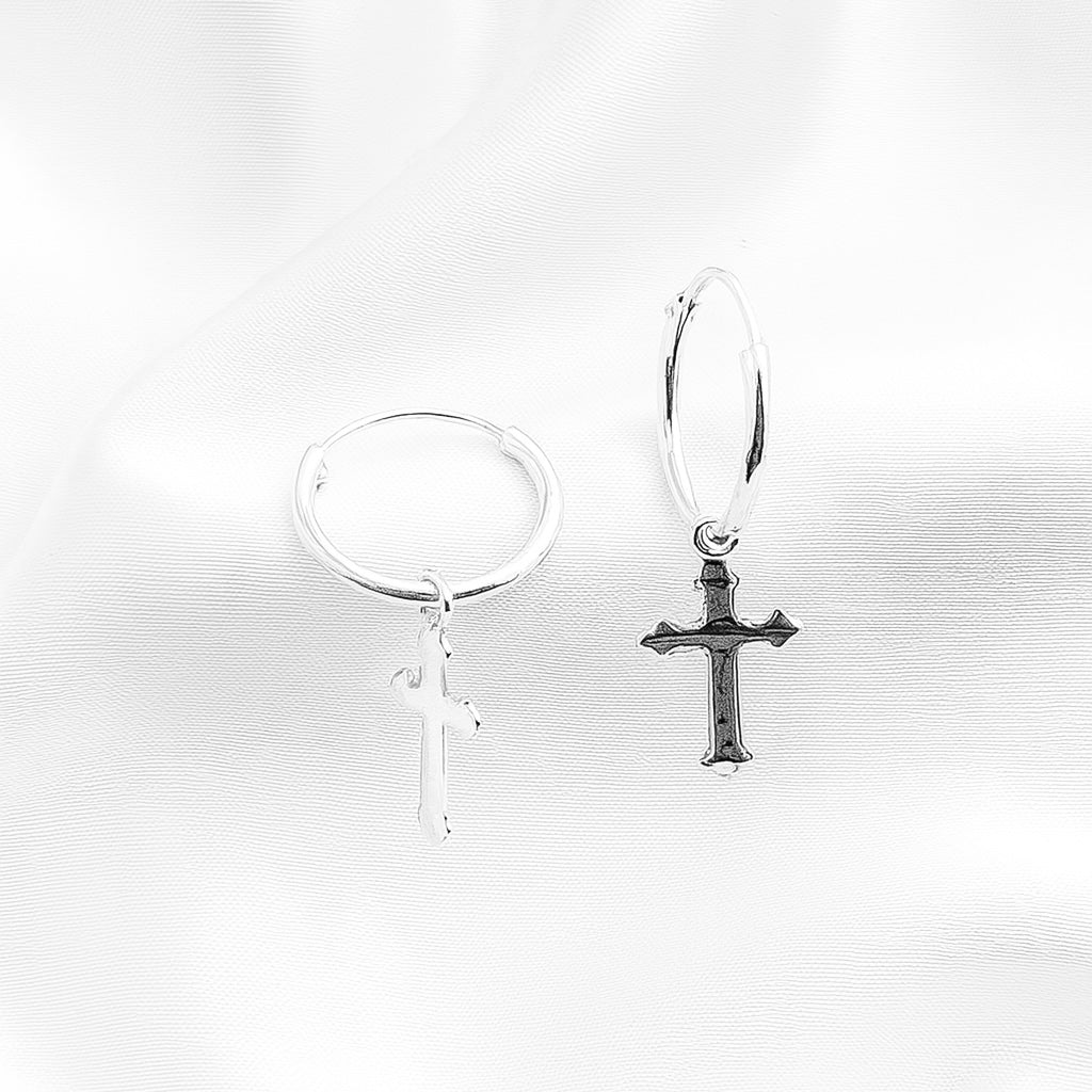 Argollas Colgantes Cruz Bordeada