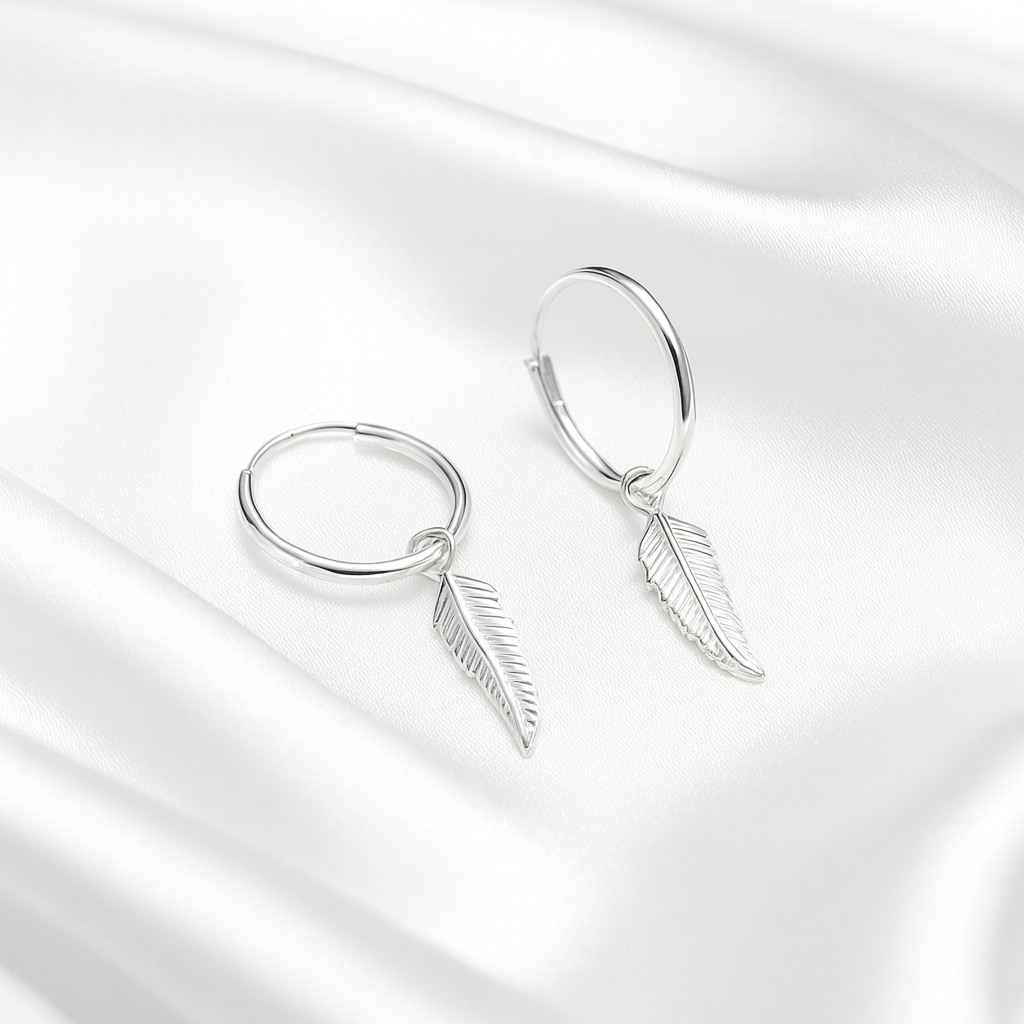 Argollas Colgantes Pluma Blanca