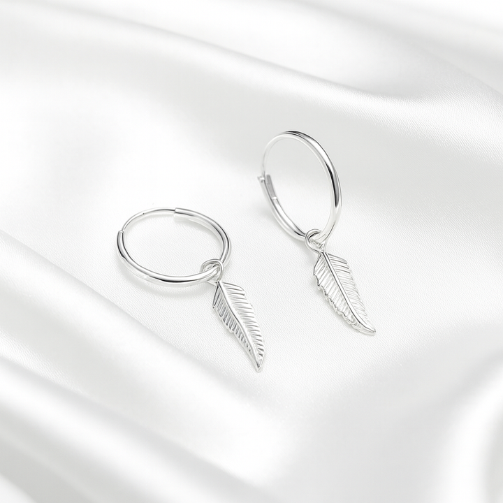 Argollas Colgantes Pluma Blanca