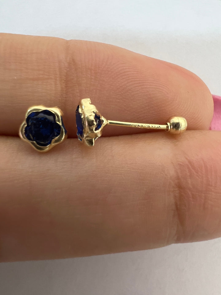 Aretes de Oro 10k Flor Azul 6MM