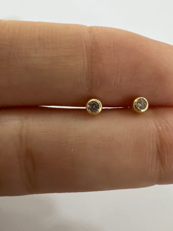 Aretes de Oro 10k Cilindro 2.5MM